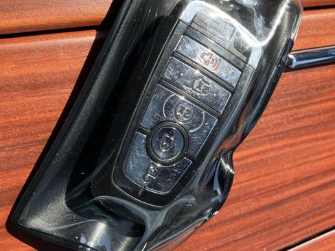 Used 2024 Lincoln Navigator Reserve image 40