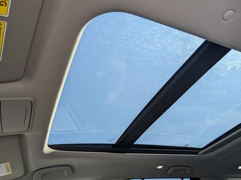 New 2025 Honda Pilot Touring image 22