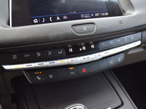 Used 2021 Cadillac XT4 Premium Luxury image 28