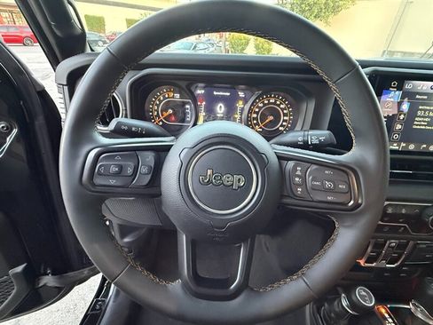 Used 2025 Jeep Gladiator Sport AWD/4WD image 19