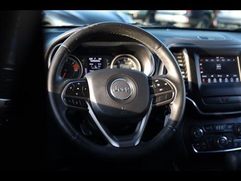 Used 2018 Jeep Compass Latitude w/ Popular Equipment Group image 8