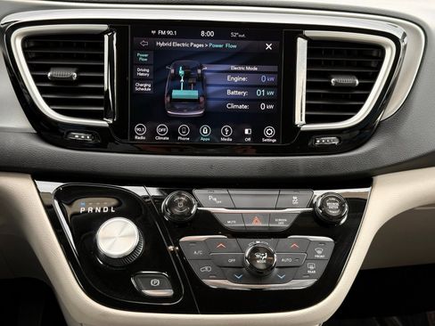 Used 2018 Chrysler Pacifica Touring Plus FWD image 40