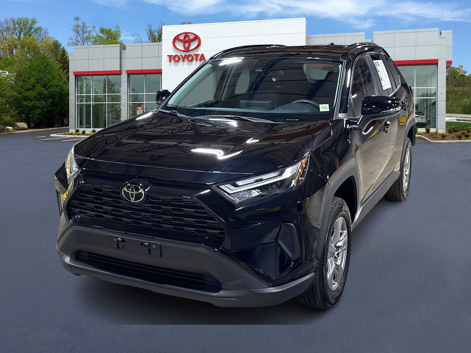 Certified 2025 Toyota RAV4 XLE AWD/4WD image 1