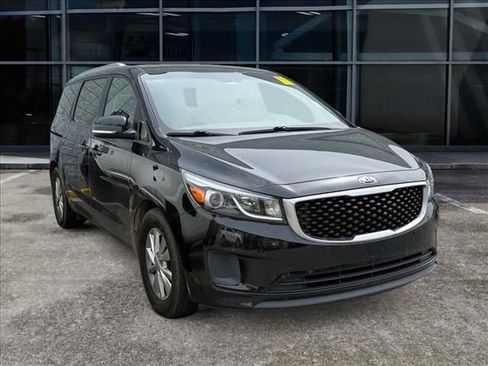 Used 2017 Kia Sedona LX w/ LX Essentials Premium Package FWD image 1