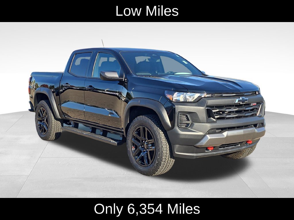 Used 2025 Chevrolet Colorado Trail Boss AWD/4WD image 2