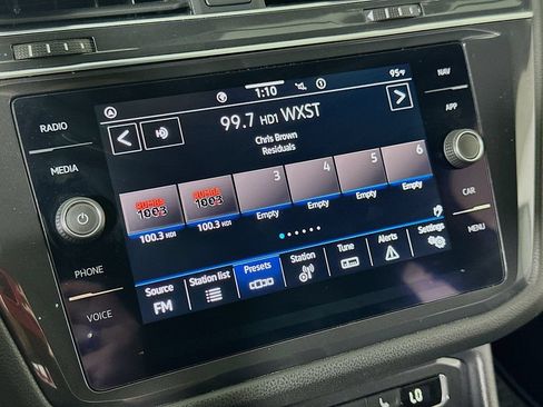 Used 2021 Volkswagen Tiguan SEL FWD image 28
