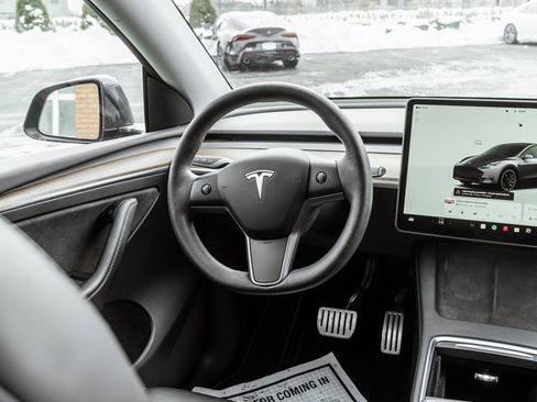 Used 2022 Tesla Model Y Performance image 12