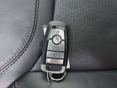 Used 2022 Ford Explorer Platinum w/ Equipment Group 601A image 38