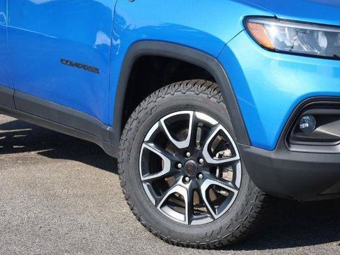 Used 2025 Jeep Compass Trailhawk w/ Trailer Tow Group AWD/4WD image 3