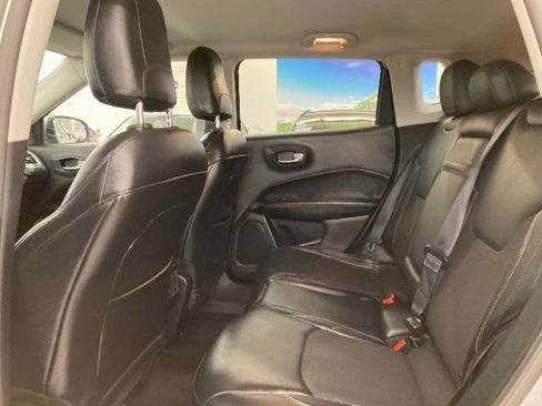 Used 2017 Jeep Compass Latitude w/ Cold Weather Group FWD image 11