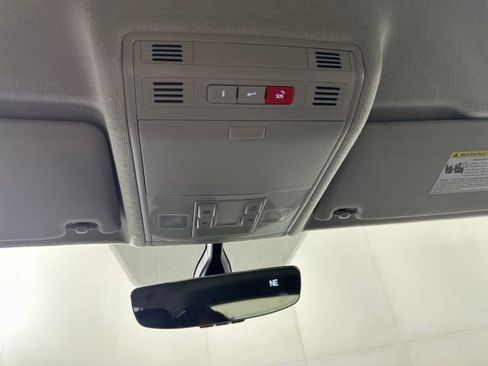 Used 2021 Volkswagen Tiguan SE image 24