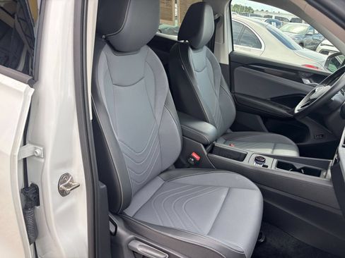 Used 2026 Volkswagen Tiguan SE FWD image 37