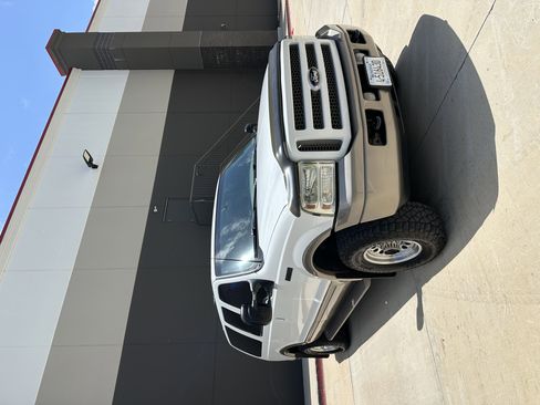 Used 2000 Ford Excursion Limited image 3