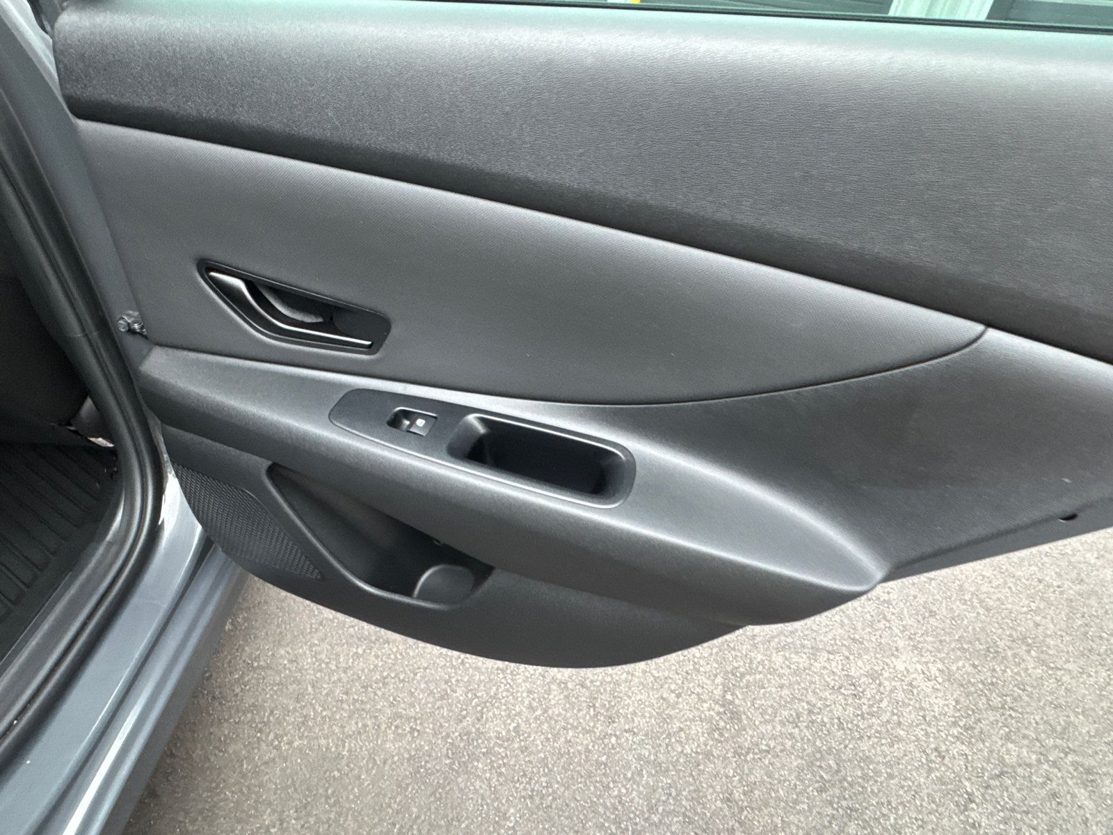 Used 2025 Hyundai Elantra Sport FWD image 17