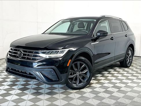 Used 2022 Volkswagen Tiguan SE image 2