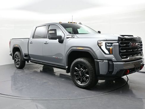 Used 2024 GMC Sierra 2500 AT4 w/ AT4 Premium Plus Package image 4