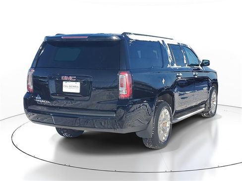 Used 2015 GMC Yukon XL SLT w/ Open Road Package image 3