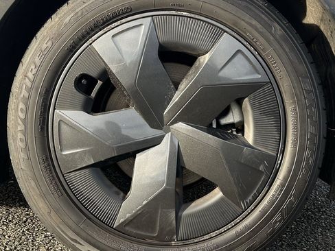 Certified 2025 Toyota Prius LE image 26