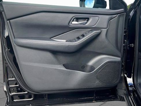 Certified 2025 Nissan Rogue SV FWD image 21