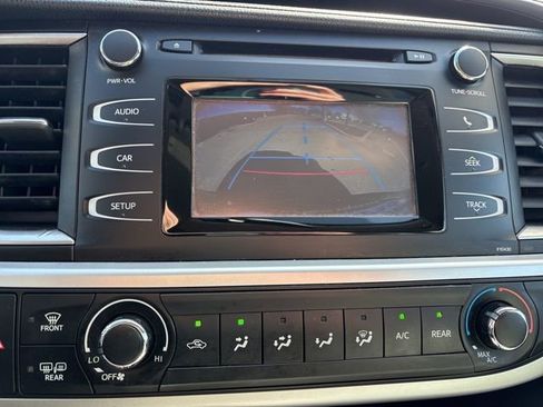 Used 2014 Toyota Highlander LE image 9