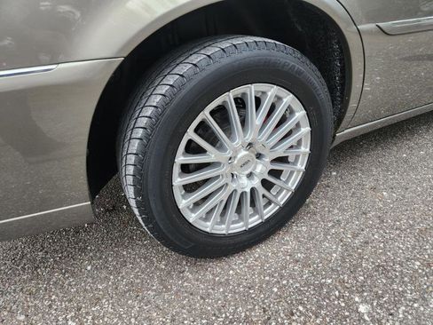 Used 2011 Cadillac DTS Luxury image 31