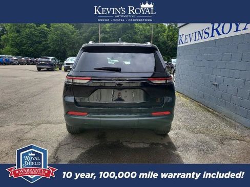 Used 2025 Jeep Grand Cherokee Altitude AWD/4WD image 7