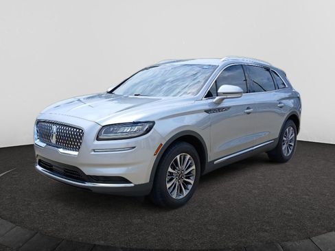 Used 2023 Lincoln Nautilus FWD w/ Premium Package image 3