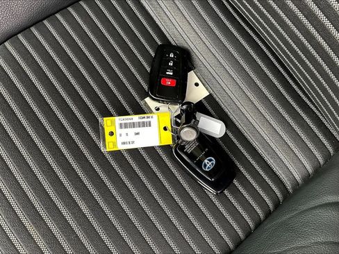 Used 2022 Toyota Camry SE image 31