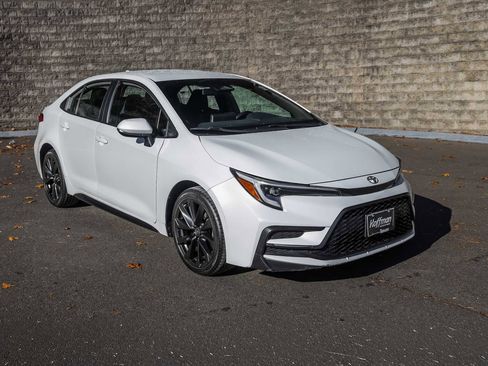 Certified 2023 Toyota Corolla SE image 2