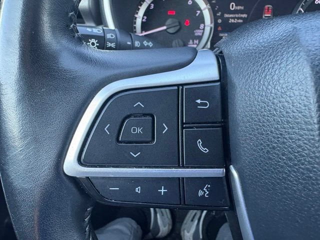 Used 2023 Toyota Highlander XLE FWD image 25