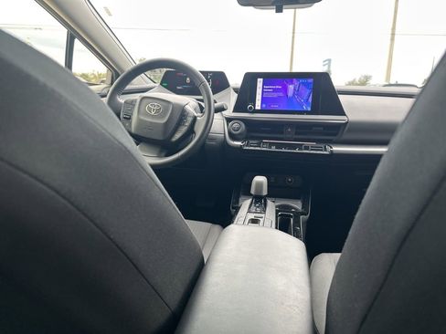Used 2025 Toyota Prius LE image 9