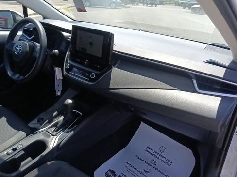 Used 2023 Toyota Corolla LE FWD image 32