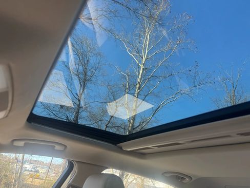 Used 2014 Mercedes-Benz E 350 4MATIC Sedan image 30