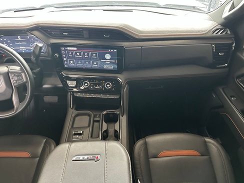 Used 2025 GMC Sierra 2500 AT4 w/ AT4 Premium Plus Package AWD/4WD image 19