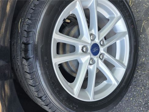 Used 2017 Ford Focus SE FWD image 6