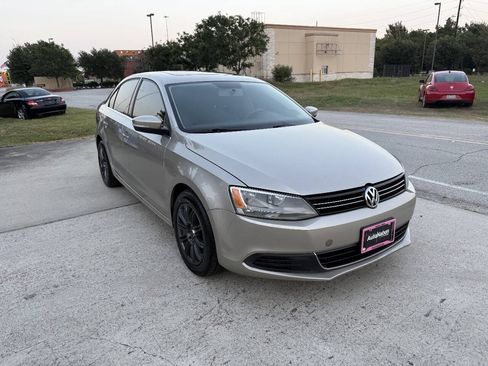 Used 2013 Volkswagen Jetta TDI FWD image 4