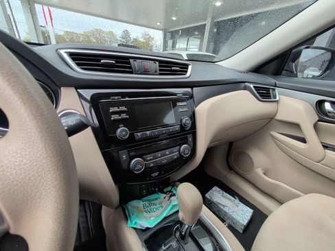 Used 2015 Nissan Rogue SV image 8