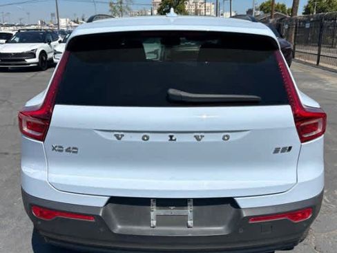 Used 2024 Volvo XC40 B5 Core w/ Protection Package Premier AWD/4WD image 4