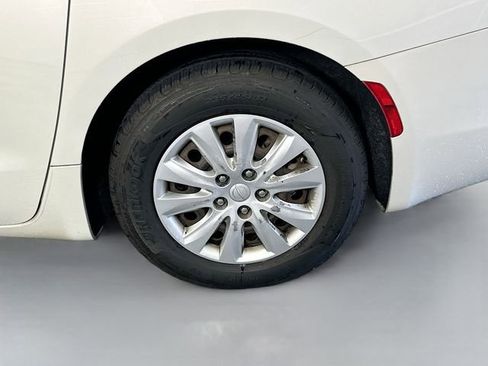 Used 2019 Chrysler Pacifica L image 30