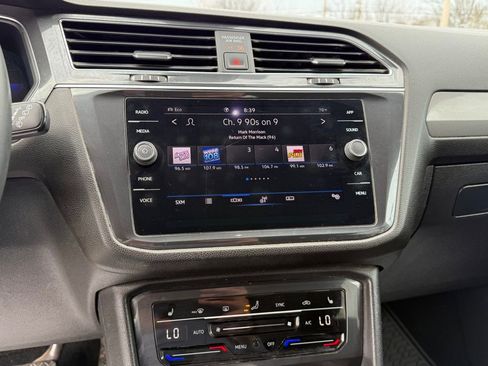 Used 2022 Volkswagen Tiguan SE image 19