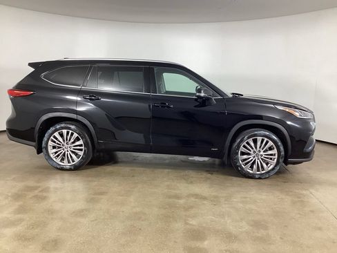 Used 2023 Toyota Highlander Platinum AWD/4WD image 4