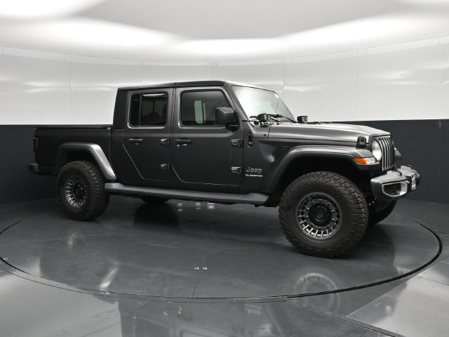 Used 2020 Jeep Gladiator Overland w/ Trailer Tow Package AWD/4WD image 3