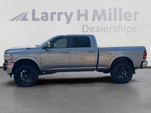 Used 2022 RAM 2500 Laramie AWD/4WD image 2