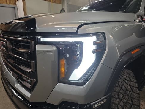 Used 2025 GMC Sierra 2500 AT4X AWD/4WD image 28