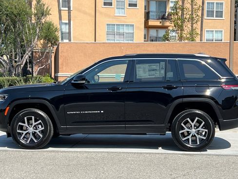 New 2025 Jeep Grand Cherokee Limited image 7