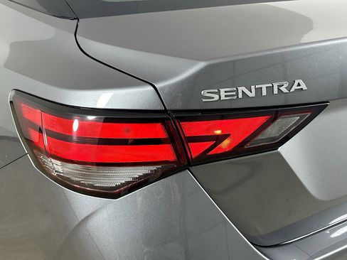 Used 2022 Nissan Sentra SV FWD image 11