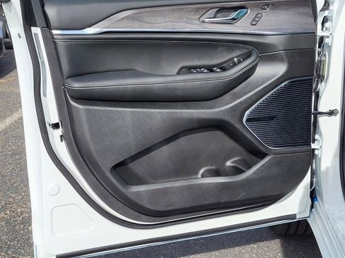 New 2024 Jeep Grand Cherokee Overland w/ Luxury Tech Group IV image 18