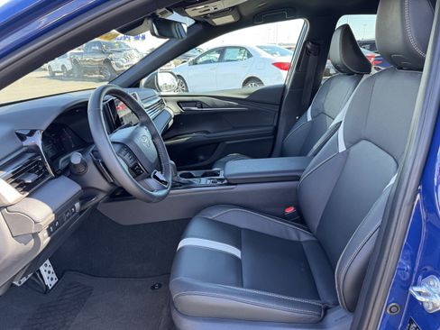 Used 2025 Toyota Camry SE w/ Convenience Package image 26