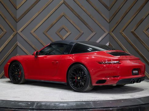 Used 2019 Porsche 911 Targa 4S image 2