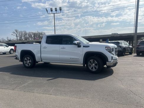 Used 2025 GMC Sierra 1500 SLT image 4